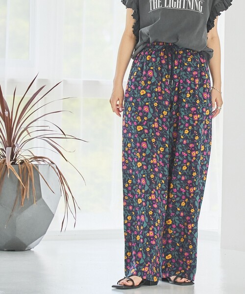 coen（コーエン）の「オータムフラワープリントイージーワイドパンツ（その他パンツ・レディース・ブラウン/ネイビー/ブラック・M/L）」の21枚目の写真