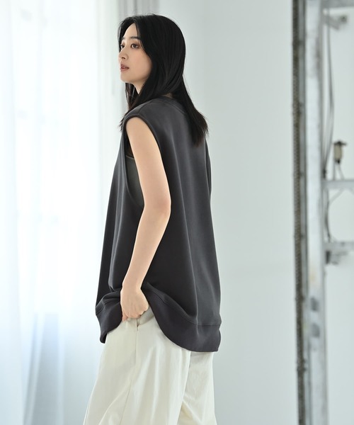 STYLE DELI(スタイルデリ)の「【BLK001】リラックスノースリカットソー(ベスト・レディース・杢グレー/スミクロ・FREE)」の17枚目の写真