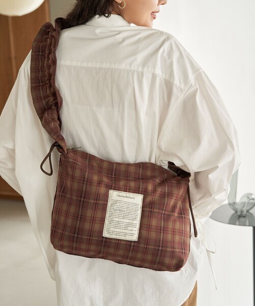 FREAK'S STORE（フリークスストア）の「THEATRE PRODUCTS × FREAK'S STORE/シアタープロダクツ 別注 2WAY チェックギャザーショルダーバッグ（ショルダーバッグ・レディース・ネイビー/ブラック/ワインレッド・ONE SIZE）」の12枚目の写真