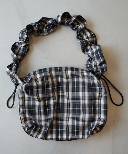 FREAK'S STORE（フリークスストア）の「THEATRE PRODUCTS × FREAK'S STORE/シアタープロダクツ 別注 2WAY チェックギャザーショルダーバッグ（ショルダーバッグ・レディース・ネイビー/ブラック/ワインレッド・ONE SIZE）」の15枚目の写真