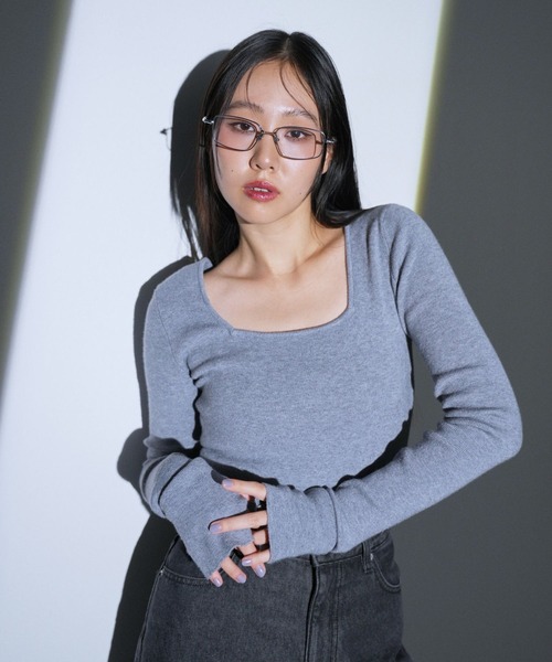 YOOU(ユー)の「スクエアネックニット/フィットシルエット × コンパクトデザイン(ニット/セーター・レディース・ベージュ/グレー/ブラック・FREE)」の1枚目の写真