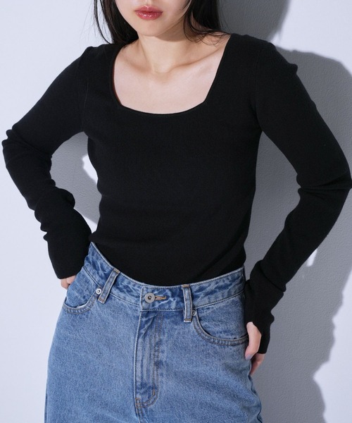 YOOU(ユー)の「スクエアネックニット/フィットシルエット × コンパクトデザイン(ニット/セーター・レディース・ベージュ/グレー/ブラック・FREE)」の2枚目の写真