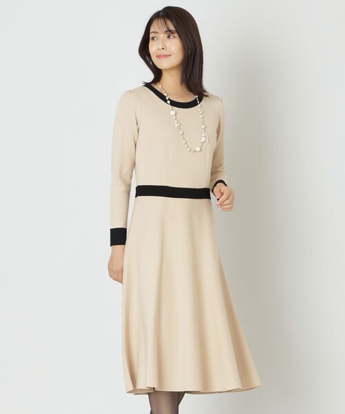 TO BE CHIC(トゥー ビー シック)の「レーヨンポリエステル ニットワンピース(ワンピース・レディース・ベージュ/ブラック・40/42/38)」の1枚目の写真