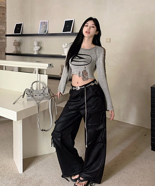 shopnikoniko(ショップニコニコ)の「フロントロゴ ショート丈 ダメージニットトップス(ニット/セーター・レディース・グレー・フリー)」の8枚目の写真