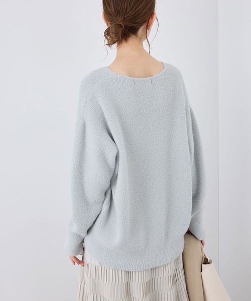 ROPE' PICNIC（ロペピクニック）の「【WEB限定カラー:ライトグレー】洗濯機OK/ふわふわVネックニットプルオーバー（ニット/セーター・レディース・ブラック/サックスブルー/チャコールグレー/ライトグレー/レッド/ピンク/キナリ・38）」の9枚目の写真