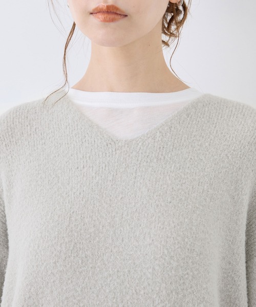 ROPE' PICNIC（ロペピクニック）の「【WEB限定カラー:ライトグレー】洗濯機OK/ふわふわVネックニットプルオーバー（ニット/セーター・レディース・ブラック/サックスブルー/チャコールグレー/ライトグレー/レッド/ピンク/キナリ・38）」の21枚目の写真