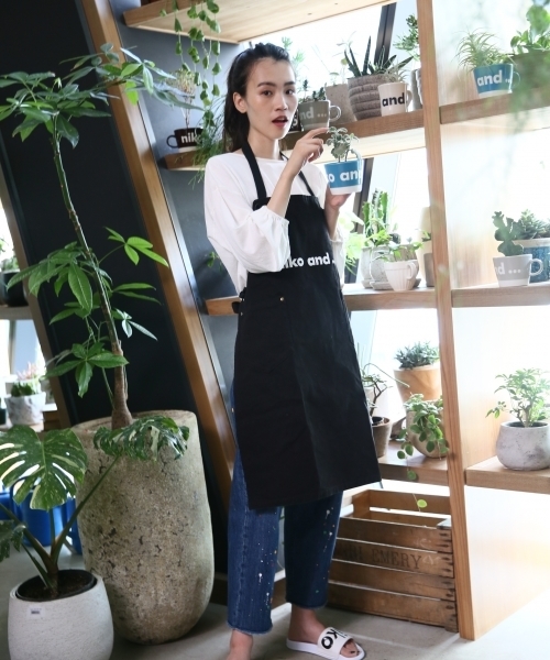 niko and...（ニコアンド）の「オリジナル ニコロゴエプロン（エプロン・レディース・ホワイト/ブラック/ブルー・0）」の15枚目の写真