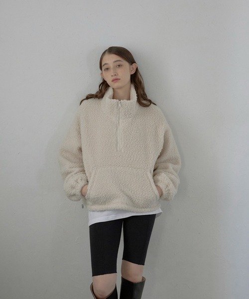 MINERTE（ミネルテ）の「【MINERTE】glitter boa half zip pullover / ラメリングボアハーフジッププルオーバー（ブルゾン・レディース・アイボリー/ブラック/ライトベージュ・FREE）」の6枚目の写真