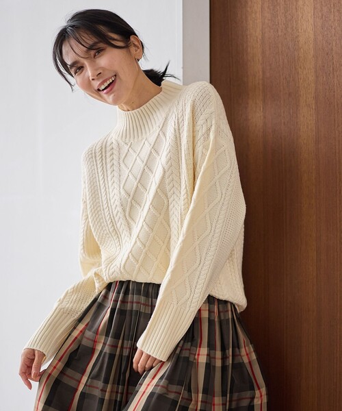 ANY（エニィ）の「ソフトタッチケーブルニットチュニック（ニット/セーター・レディース・レッド系/ホワイト系/ピンク系/ライトグリーン系・F）」の16枚目の写真