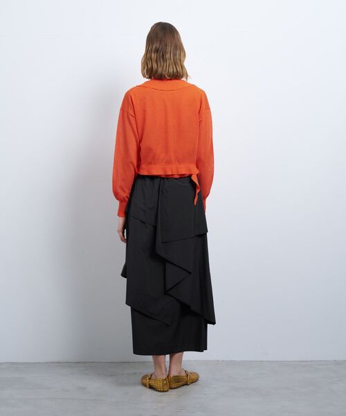 LANVIN en Bleu（ランバンオンブルー）の「Vネックフリルトリムカーディガン（ニット/セーター・レディース・オフホワイト/オレンジ/イエロー/チャコールグレー・38）」の13枚目の写真