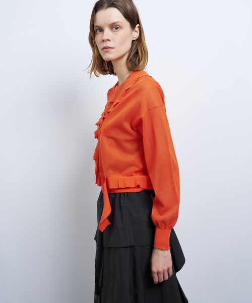 LANVIN en Bleu（ランバンオンブルー）の「Vネックフリルトリムカーディガン（ニット/セーター・レディース・オフホワイト/オレンジ/イエロー/チャコールグレー・38）」の15枚目の写真