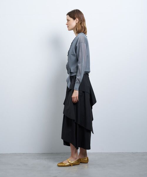 LANVIN en Bleu（ランバンオンブルー）の「Vネックフリルトリムカーディガン（ニット/セーター・レディース・オフホワイト/オレンジ/イエロー/チャコールグレー・38）」の18枚目の写真