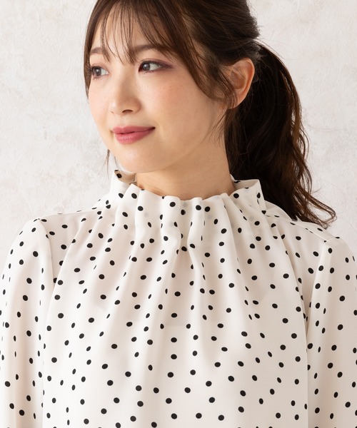 Rose Tiara（ローズティアラ）の「タックブラウス（シャツ/ブラウス・レディース・ピンク/ブラック/オフホワイト・42/38/46）」の2枚目の写真