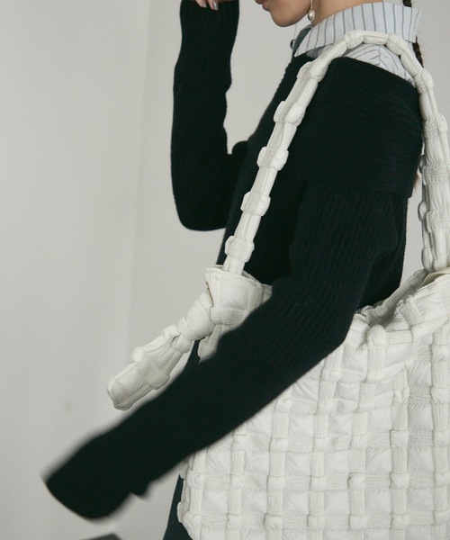 Lutim by u(ルチバイユー)の「Bubble Nylon Shoulder Bag / バブルナイロンショルダーバッグ(トートバッグ・レディース・アイボリー/ベージュ・FREE)」の5枚目の写真