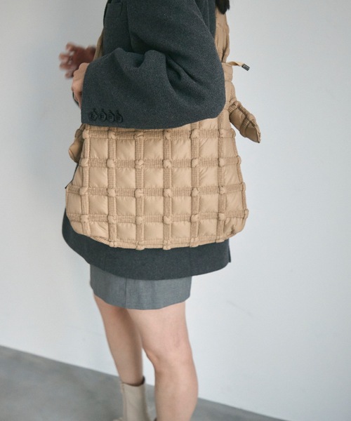 Lutim by u(ルチバイユー)の「Bubble Nylon Shoulder Bag / バブルナイロンショルダーバッグ(トートバッグ・レディース・アイボリー/ベージュ・FREE)」の13枚目の写真