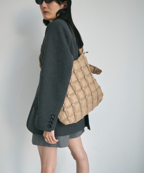 Lutim by u(ルチバイユー)の「Bubble Nylon Shoulder Bag / バブルナイロンショルダーバッグ(トートバッグ・レディース・アイボリー/ベージュ・FREE)」の17枚目の写真