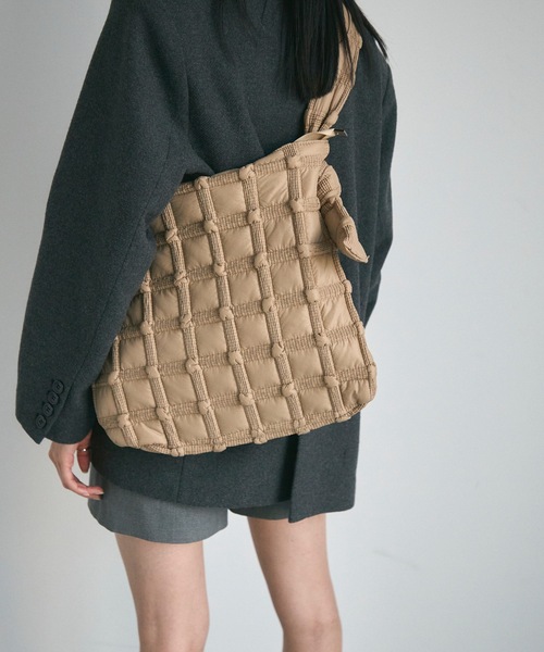 Lutim by u(ルチバイユー)の「Bubble Nylon Shoulder Bag / バブルナイロンショルダーバッグ(トートバッグ・レディース・アイボリー/ベージュ・FREE)」の19枚目の写真