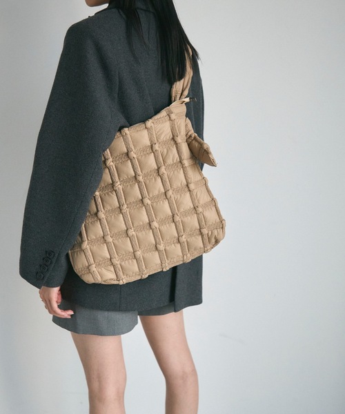 Lutim by u(ルチバイユー)の「Bubble Nylon Shoulder Bag / バブルナイロンショルダーバッグ(トートバッグ・レディース・アイボリー/ベージュ・FREE)」の20枚目の写真