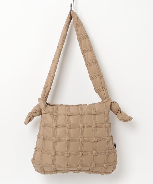 Lutim by u(ルチバイユー)の「Bubble Nylon Shoulder Bag / バブルナイロンショルダーバッグ(トートバッグ・レディース・アイボリー/ベージュ・FREE)」の22枚目の写真