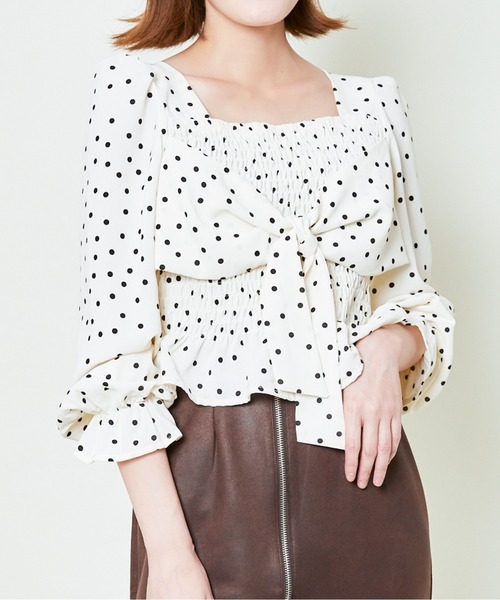 GORGE(ゴージ)の「《前後2WAY×スクエアネック》レディース シャーリングブラウス 体型カバー 春夏秋(シャツ/ブラウス・レディース・ラベンダー/アイボリー/ブラック/ホワイト系その他/ブラック系その他・F)」の3枚目の写真