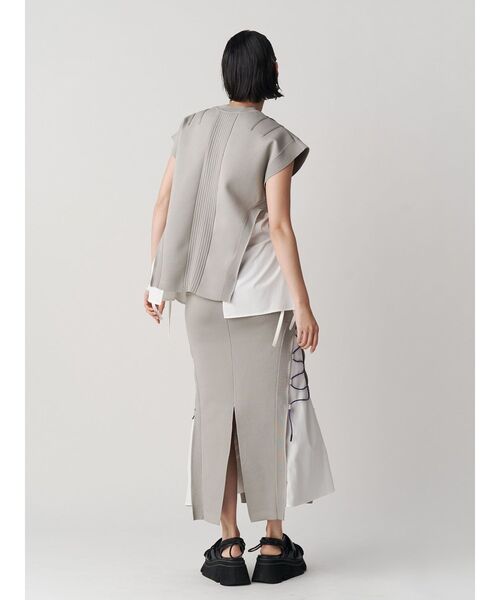 UN3D.（アンスリード）の「WAVE CODE KNIT TOPS【セットアップ着用可能】 / ウェーブコードニットトップス（ニット/セーター・レディース・ベージュ/ブラック/カーキ・38/36）」の9枚目の写真