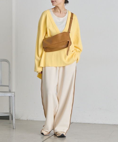 ear PAPILLONNER(イアパピヨネ)の「《本革/280g》ミニスワローマチショルダーバッグ(ショルダーバッグ・レディース・ブラック/シルバー/アイボリー/シャンパン/グレー系その他/アンティークゴールド/ブラウン/キャメル/ボルドー/ブルー/グリーン・FREE)」の18枚目の写真
