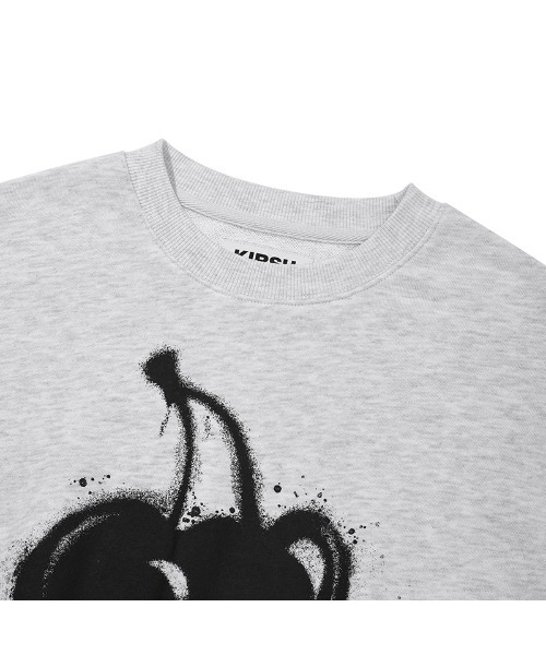 KIRSH(キルシー)の「KIRSH MELTING CHERRY PRINTED CROP SWEATSHIRT キルシー メルティング チェリー プリント クロップ丈 スウェット(スウェット・レディース・ネイビー/グレー/ダークグリーン・ONE SIZE)」の5枚目の写真