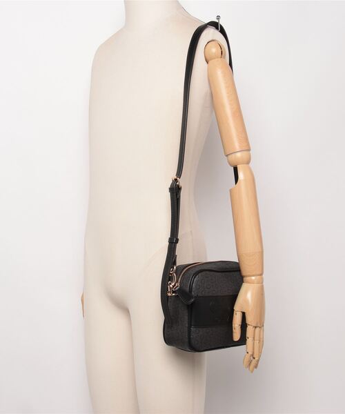 Guess（ゲス）の「DEVLON Camera Crossbody クロスボディバッグ（ショルダーバッグ・レディース・ホワイト/ダークグレー/ライトピンク・ONE SIZE）」の18枚目の写真