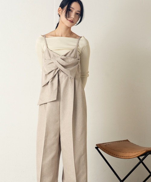 MILLION CARATS(ミリオンカラッツ)の「女性らしさとモード感を兼ね備えたクロスリボンオーバーオール(サロペット/オーバーオール・レディース・サックスブルー/ブラック/ベージュ・FREE)」の12枚目の写真