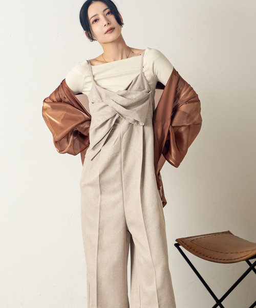 MILLION CARATS(ミリオンカラッツ)の「女性らしさとモード感を兼ね備えたクロスリボンオーバーオール(サロペット/オーバーオール・レディース・サックスブルー/ブラック/ベージュ・FREE)」の14枚目の写真