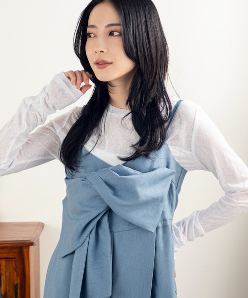 MILLION CARATS(ミリオンカラッツ)の「女性らしさとモード感を兼ね備えたクロスリボンオーバーオール(サロペット/オーバーオール・レディース・サックスブルー/ブラック/ベージュ・FREE)」の6枚目の写真