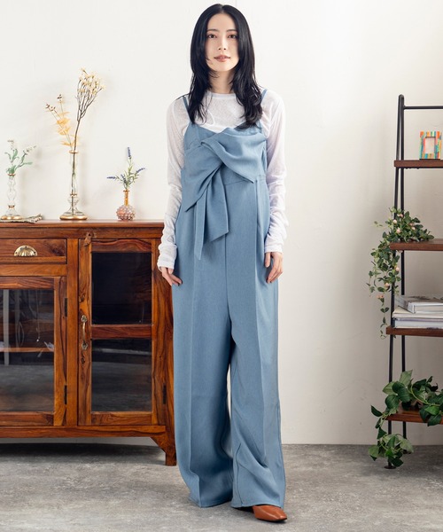 MILLION CARATS(ミリオンカラッツ)の「女性らしさとモード感を兼ね備えたクロスリボンオーバーオール(サロペット/オーバーオール・レディース・サックスブルー/ブラック/ベージュ・FREE)」の8枚目の写真