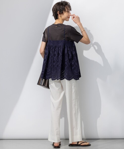 23区(ニジュウサンク)の「【洗える】コットンエンブロイダリー キャミソール(シャツ/ブラウス・レディース・ネイビー系/ブラック系/ホワイト系・38)」の17枚目の写真