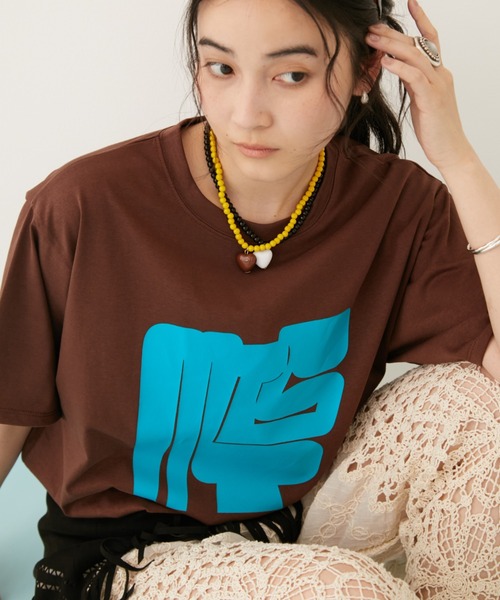 MIRROR STOKE（ミラーストーク）の「≪WEB限定≫【新色追加】MS LOGO TSHIRT/ミラーストークロゴティーシャツ（Tシャツ/カットソー・レディース・ネイビー/オフホワイト/ホワイト×ブラック/ホワイト×シルバー/ホワイト×レッド/ピンク/ブラウン/イエロー/グレー/ブラック×シルバー/ホワイト×ゴールド・MEDIUM）」の8枚目の写真