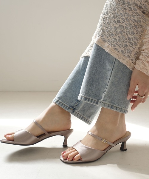 AmiAmi（アミアミ）の「さっと履ける！ストラップミュールサンダル（サンダル・レディース・アイボリー/ブラック/グレイッシュベージュ/ダークネイビー/ダークブラウン・L/LL/M/S）」の13枚目の写真