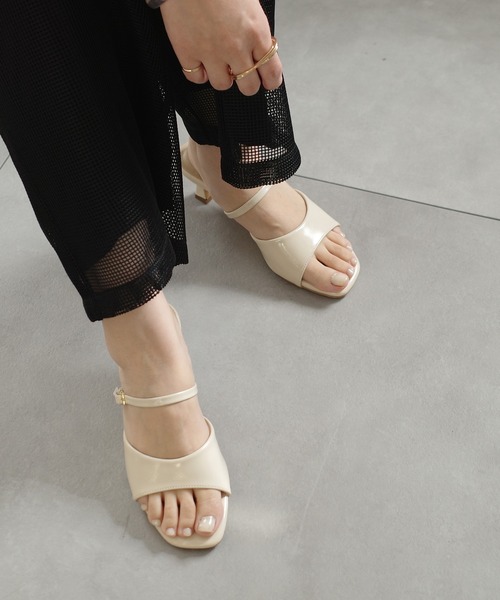 AmiAmi（アミアミ）の「さっと履ける！ストラップミュールサンダル（サンダル・レディース・アイボリー/ブラック/グレイッシュベージュ/ダークネイビー/ダークブラウン・L/LL/M/S）」の10枚目の写真