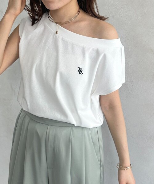 Thevon（ゼボン）の「刺繍ロゴボートネックフレンチT（Tシャツ/カットソー・レディース・チャコールグレー/オフホワイト/ブラウン・FREE）」の2枚目の写真