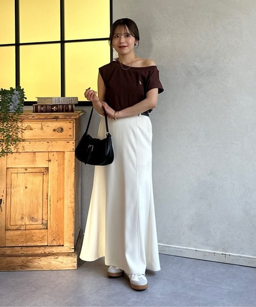 Thevon（ゼボン）の「刺繍ロゴボートネックフレンチT（Tシャツ/カットソー・レディース・チャコールグレー/オフホワイト/ブラウン・FREE）」の5枚目の写真