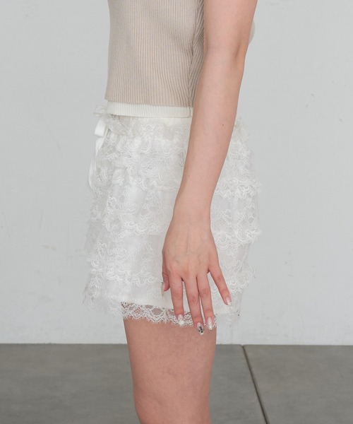RAY CASSIN（レイカズン）の「ボリュームフリルレースショートパンツ（その他パンツ・レディース・ホワイト/ブラック・FREE）」の17枚目の写真