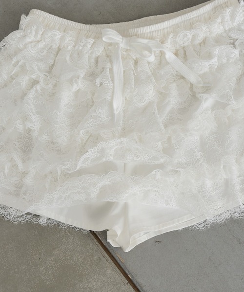 RAY CASSIN（レイカズン）の「ボリュームフリルレースショートパンツ（その他パンツ・レディース・ホワイト/ブラック・FREE）」の21枚目の写真