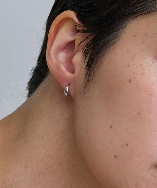 JUPITER（ジュピター）の「【SV】ドロップフープピアス/金属アレルギー対応/ニッケルフリー<動画あり>（ピアス（両耳用）・レディース・ゴールド/シルバー・FREE）」の2枚目の写真