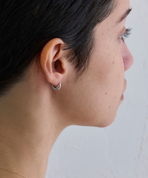 JUPITER（ジュピター）の「【SV】ドロップフープピアス/金属アレルギー対応/ニッケルフリー<動画あり>（ピアス（両耳用）・レディース・ゴールド/シルバー・FREE）」の5枚目の写真