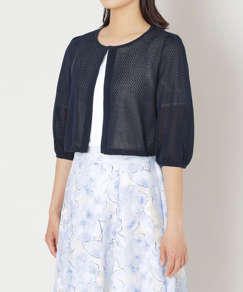 TO BE CHIC(トゥー ビー シック)の「アイレット透かし編み ニットボレロ(カーディガン/ボレロ・レディース・ダークネイビー/レッド系その他/オフホワイト・40/42)」の8枚目の写真