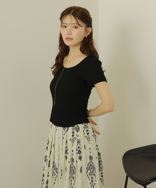 LAULEN（ローレン）の「back open round neck rib tee /バックオープン ラウンドネック 半袖 リブTシャツ（Tシャツ/カットソー・レディース・ブラック/ブラウン/チャコールグレー・FREE）」の7枚目の写真