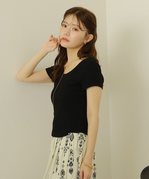 LAULEN（ローレン）の「back open round neck rib tee /バックオープン ラウンドネック 半袖 リブTシャツ（Tシャツ/カットソー・レディース・ブラック/ブラウン/チャコールグレー・FREE）」の8枚目の写真