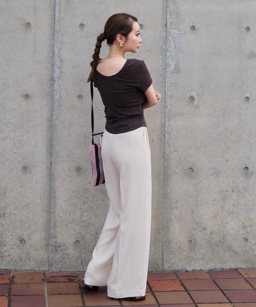 LAULEN（ローレン）の「back open round neck rib tee /バックオープン ラウンドネック 半袖 リブTシャツ（Tシャツ/カットソー・レディース・ブラック/ブラウン/チャコールグレー・FREE）」の5枚目の写真