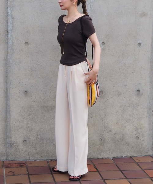 LAULEN（ローレン）の「back open round neck rib tee /バックオープン ラウンドネック 半袖 リブTシャツ（Tシャツ/カットソー・レディース・ブラック/ブラウン/チャコールグレー・FREE）」の6枚目の写真