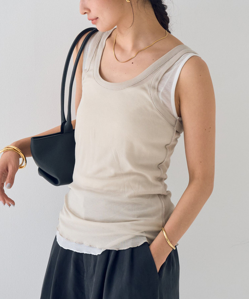 Rouge vif Anna(ルージュヴィフアンナ)の「【2枚セット】レイヤードカットタンクトップ/裾メローデザイン(タンクトップ・レディース・チャコールグレー/ベージュ・フリー)」の1枚目の写真