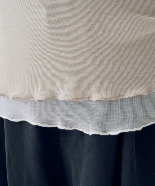 Rouge vif Anna(ルージュヴィフアンナ)の「【2枚セット】レイヤードカットタンクトップ/裾メローデザイン(タンクトップ・レディース・チャコールグレー/ベージュ・フリー)」の15枚目の写真