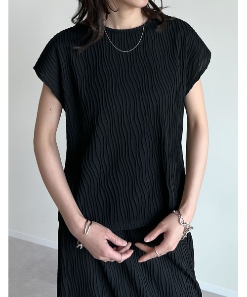 Re:EDIT（リエディ）の「[セットアップ対応]フレンチスリーブウェーブカットジャガードトップス（Tシャツ/カットソー・レディース・ホワイト/ブラック・MEDIUM/LARGE）」の2枚目の写真